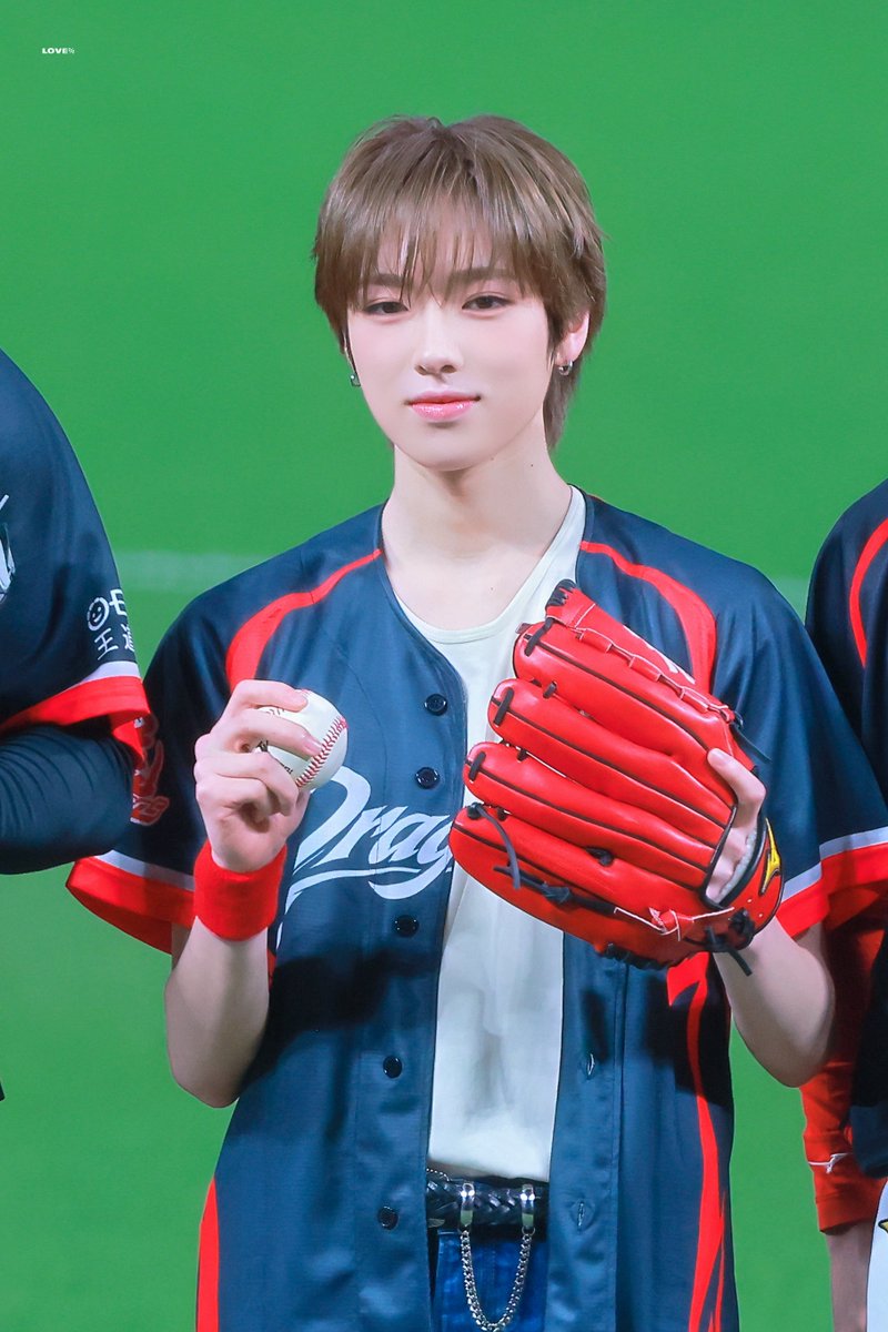 love100per_sk's tweet photo. 260801 시구

남자……

#사쿠야 #サクヤ #SAKUYA #NCTWISH #엔시티위시 https://t.co/uJVMlheuKI