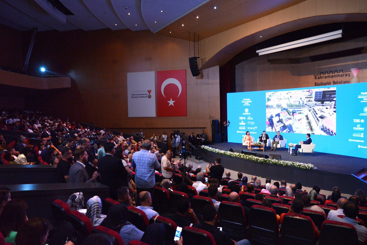 OmerOBDebgici's tweet photo. 📍Kahramanmaraş

Çevre, Şehircilik ve İklim Değişikliği Bakanımız Sn Murat Kurum'un katılımlarıyla gerçekleştirilen TürkMedya Dirençli Şehirler Zirvesi'ne katılım sağladık.

Kahramanmaraş'ımızın yeniden inşa ve ihya sürecinde devletimizin güçlü iradesiyle ortaya koyduğu örnek çalışmaların ele alındığı zirvede, Türkiye Yüzyılı şehircilik vizyonunu ve geleceğin dirençli şehirlerini değerlendirdik. Cumhurbaşkanımız Sayın Recep Tayyip Erdoğan'ın liderliğinde, şehirlerimizi daha güçlü, daha güvenli ve daha yaşanabilir hale getirmek için durmadan çalışmaya devam edeceğiz.