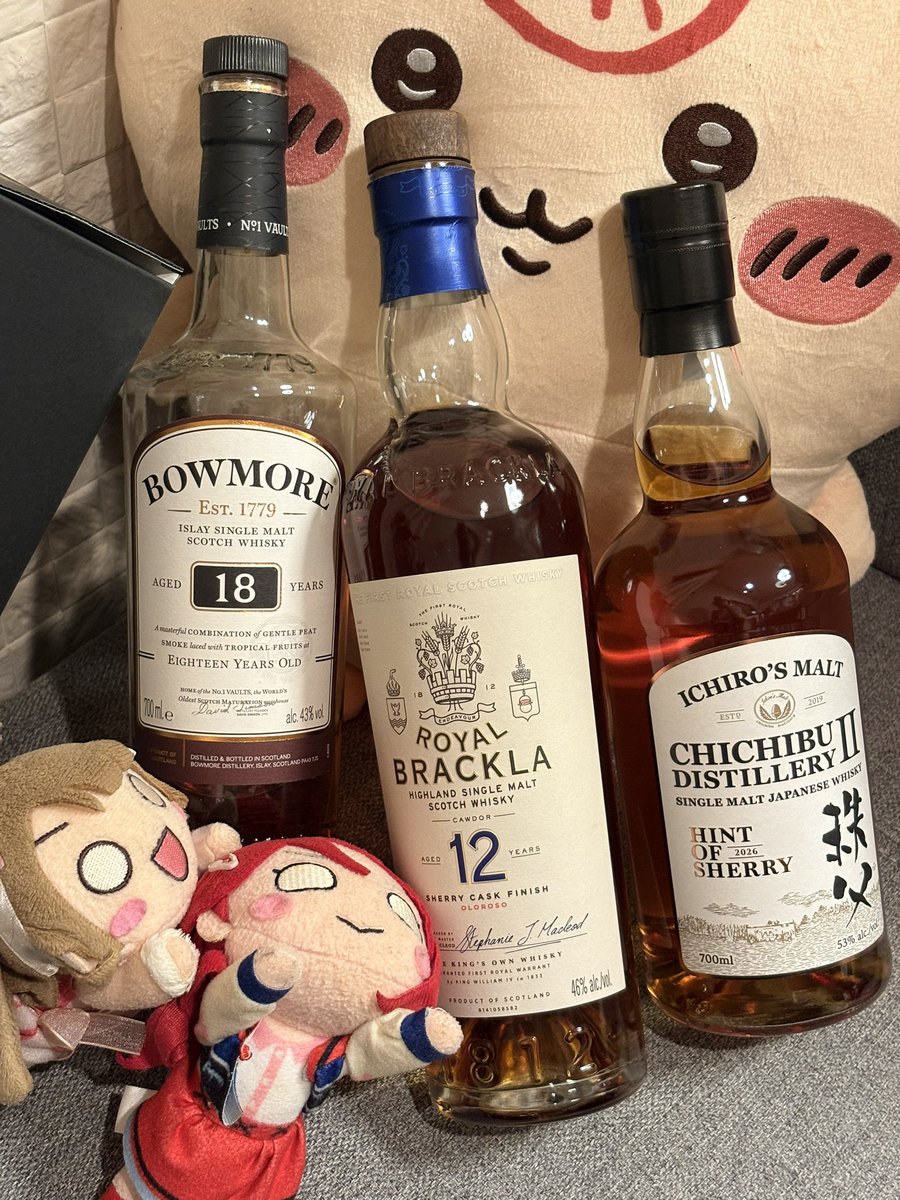 manchickens's tweet photo. (* ꒪᷅⌄꒪᷄ *)イチローズモルト ヒントオブシェリーを飲んで行くﾖｰ！
(｀･8 ･´)バイアスがかからないように、シェリーを感じるボトルで飲み比べして評価するﾁｭﾝぞ
#1日1ﾖｰﾘｺｰ
#エラー寝そべり
#イチローズモルト
#ウイスキー https://t.co/irn23x4J11