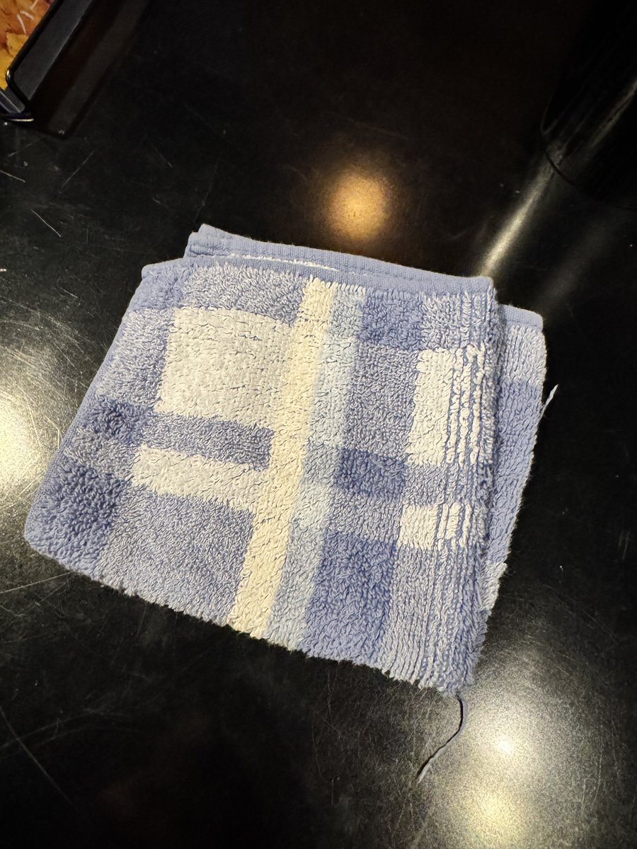 BremenJazzOrch's tweet photo. 【落とし物のおしらせ】
本日ご来場くださりありがとうございました！
水色のハンカチの落とし物がありまして、心当たりのある方はご一報ください🫡 https://t.co/XMHz4ge79T