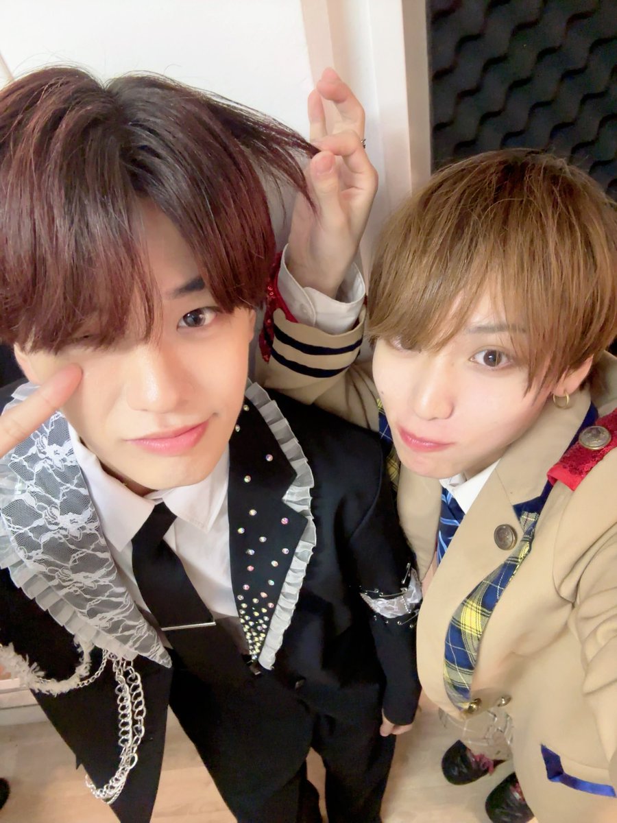 kento_sunkakke's tweet photo. 本日『ピンチ→チャンスVol.15』
ご来場ありがとうございました‼️

8月最初のライブ！✨
土曜日の早めの時間帯からのライブだったけど、予定の前や、せっかくのお休みの日に僕に会うこと選んで赤色灯して想いを届けてくれて今日も幸せでいっぱいでした🤗

8月も一緒に楽しい日々にしようね😉
#燦楽景 https://t.co/fVNiheVQCo