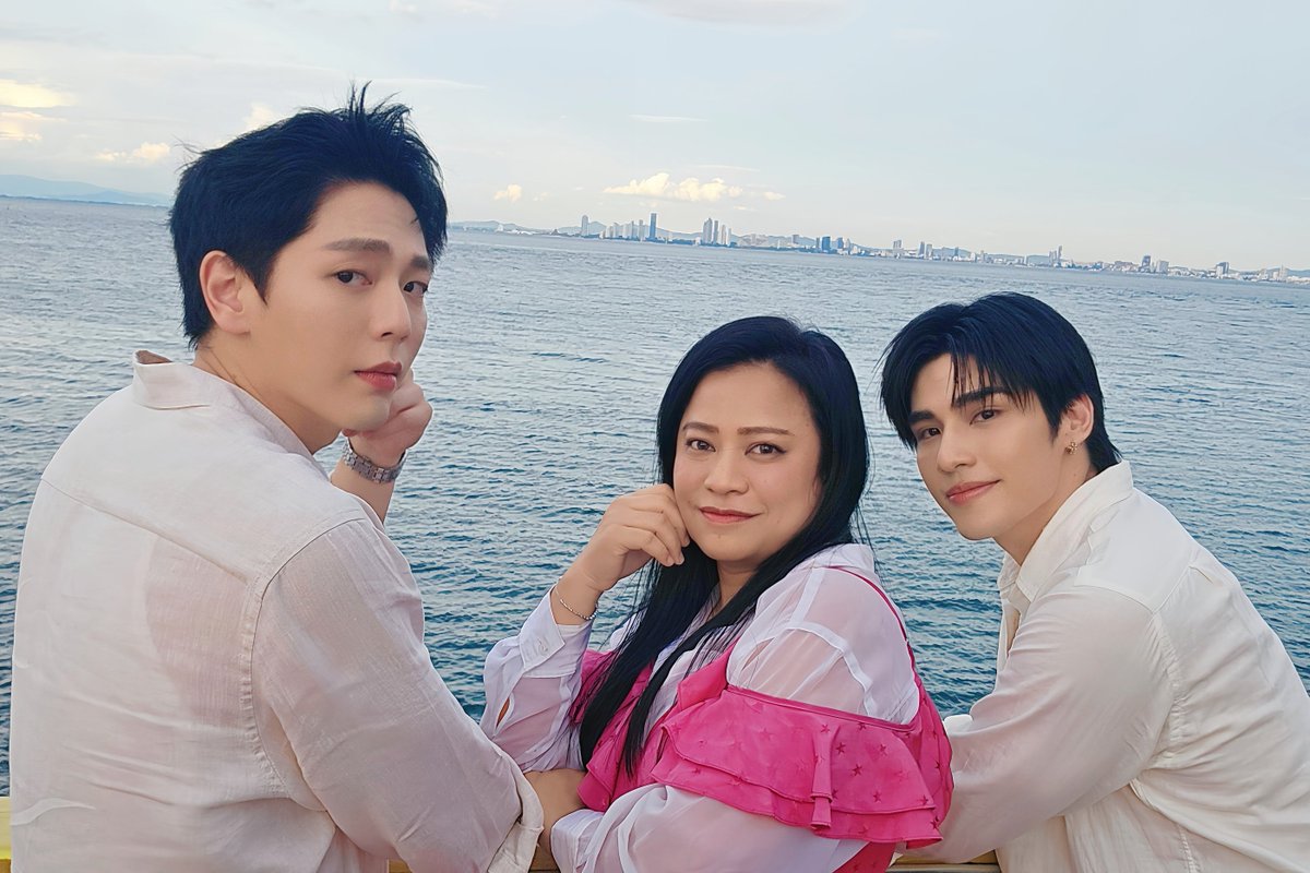 AppleisApril's tweet photo. มางานแต่ง กิตวา
นางสองคนแต่งบนเรือนะคะ
โรแมนติกมากเลย
#SeaYouWithUpPoom
#UpPoom
#poompps #uppoompat https://t.co/FdVbpvmRxH