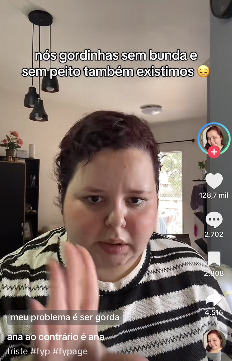 HelloCanda's tweet photo. pessoal do tiktok as vezes se passa demaissss nos comentários.
A menina falando sobre o corpo dela não ser padrão e tal, aí as meninas comentando com fotos “bonitas” delas “ainnnnnn entendo total olha minhas pernocas belas e suculentas… sou tão coitadinha” aaa vá se lascar https://t.co/64yfDgnF2N