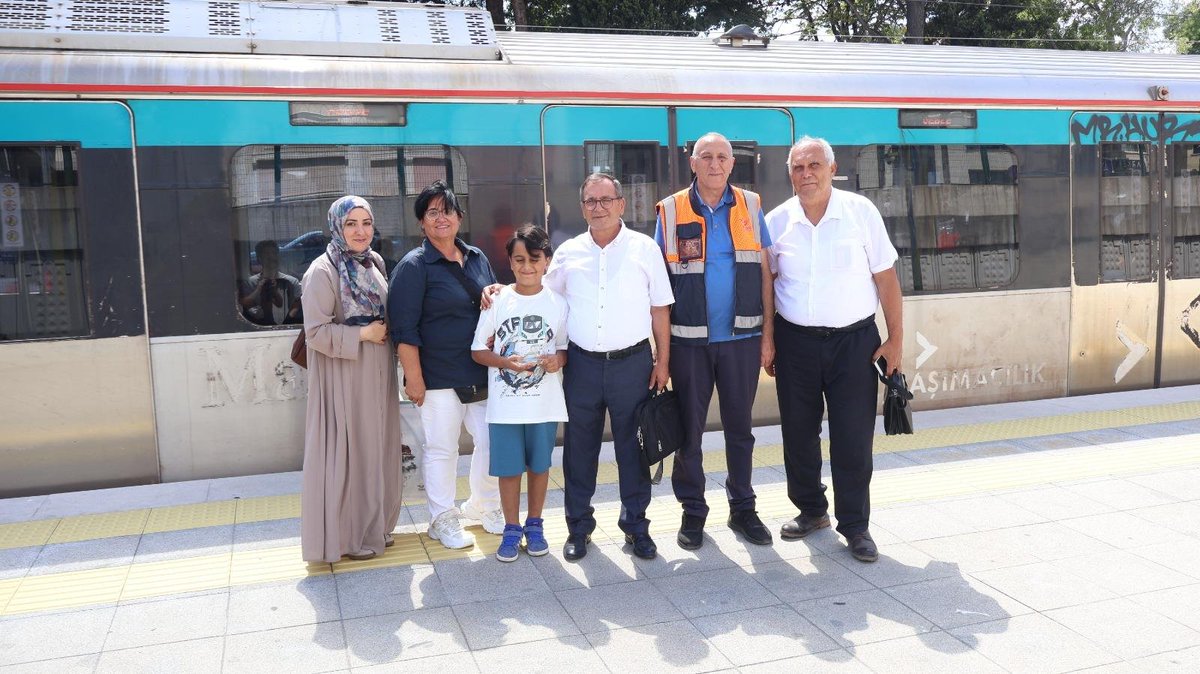 gurselaydinn's tweet photo. CİMER, bu kez 8 yaşındaki Osman’ın hayalini gerçekleştirmek için köprü oldu…

İstanbul’da bir anne Otizmli olan 8 yaşındaki oğlu Osman’ın Marmaray hayalini gerçekleştirmek için CİMER'e talepte bulundu; Osman, vatman koltuğuna oturarak unutamayacağı bir gün yaşadı. https://t.co/92AdFENNaG