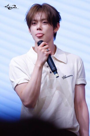 duswxs_'s tweet photo. 메롱하는 거 진짜 개초딩ㅋㅋ♡ https://t.co/Tth1w82x4P
