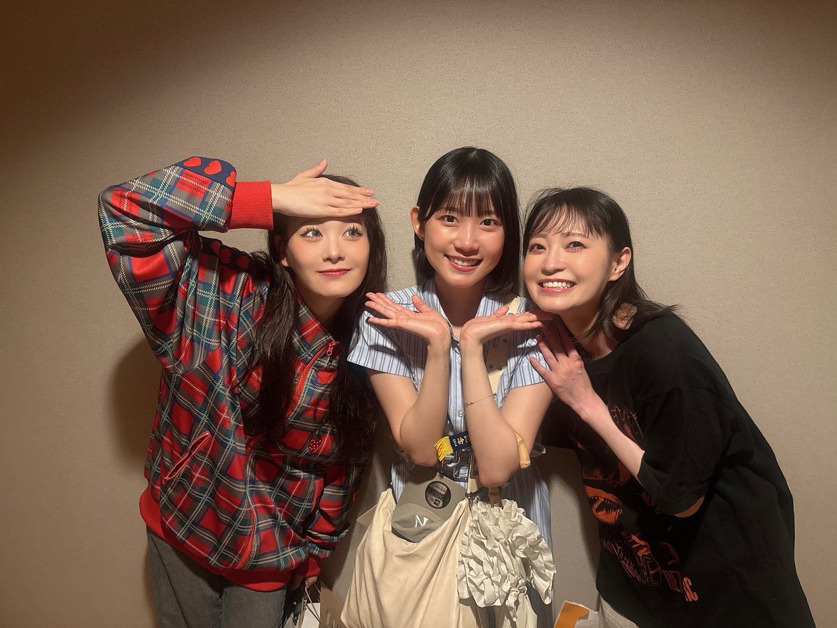 ru_ri0808's tweet photo. 「チェンソーマン」ザ・ステージ レゼ篇
観劇させていただきました！
本当にすごかったです。ド迫力。そして溢れ出るものを堪えられませんでした😭😭

はるちゃんとゆいちゃん✨素晴らしすぎるお二人。
コベニちゃんの可愛い瞬間も撮れました💓
#チェンステ https://t.co/zZ67nqyAoZ