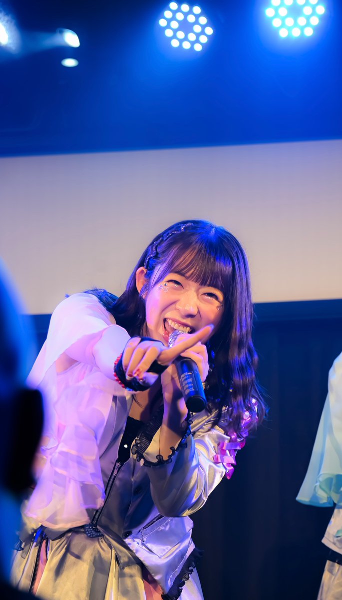 xxkeytyxx655321's tweet photo. CANDYS定期公演Ep:32 めぐみ卒業 - はぴねす SOUL SOUL -
CANDYS 真凜 その2
生誕の時も思いましたが
ソロもいいが
CANDYSの立ち位置にても
かっこいいんだなぁと思えたなぁ
#真凜
#札幌candys
#spaceartstudio https://t.co/JFozjALQ8g