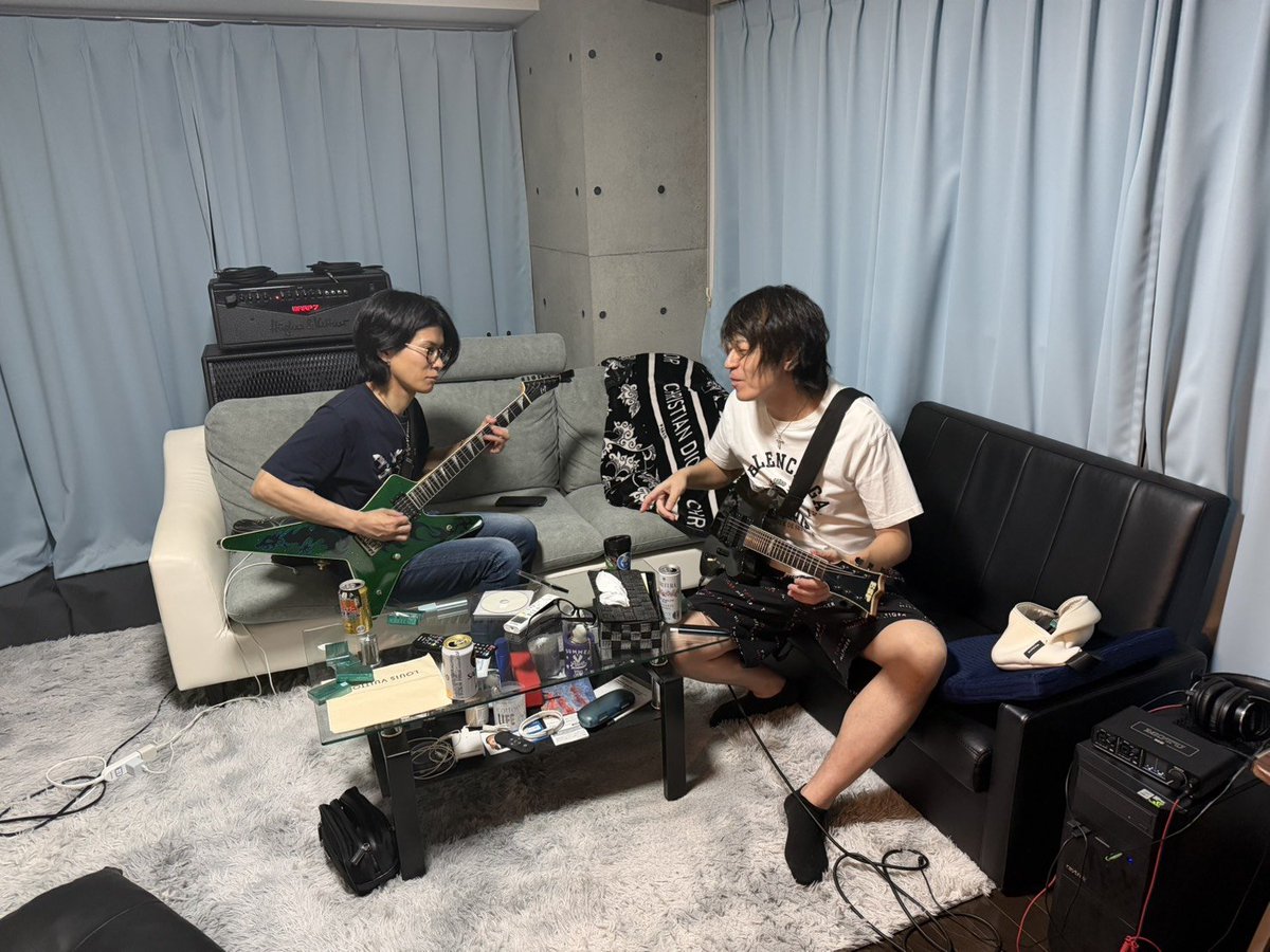 strush87654321's tweet photo. 本日は俺の家でRay君とギター合わせ🎸 https://t.co/8Iu5Wm3SWc