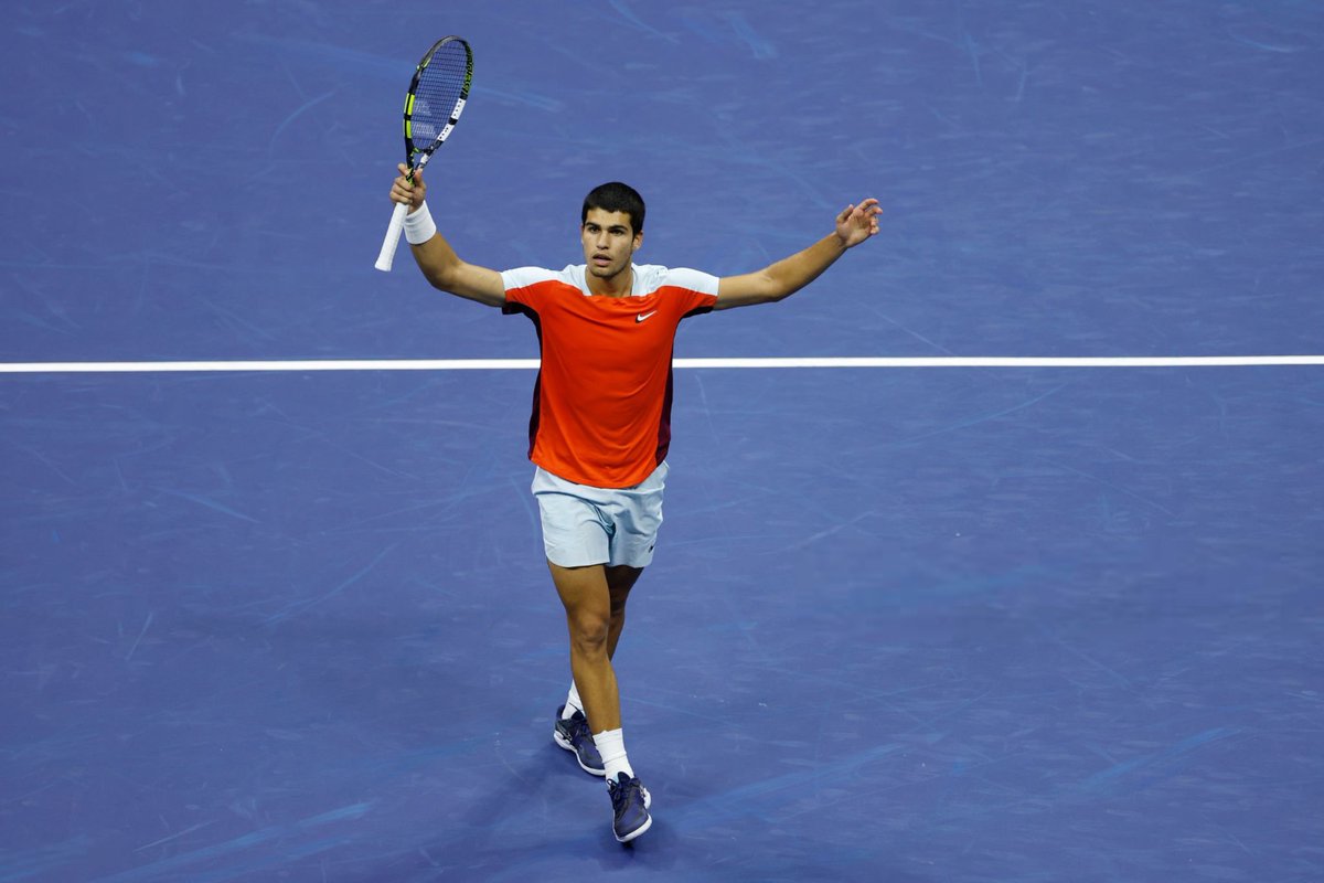 alcarazdaily's tweet photo. 🎙️ “Carlos Alcaraz is the most important player on the tour right now. There’s absolutely no debate. Put your emotions aside and face the facts. He’s the defining player of his generation because nobody has his magic, his creativity, nobody plays with such a smile, and nobody makes crowds dream like he does on a tennis court. This guy is the Federer of his generation.”

[@SVolee via @SansFilet]