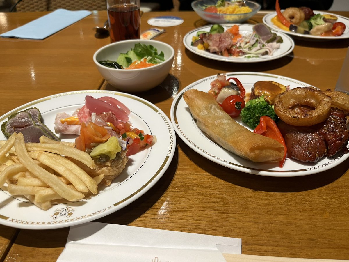 rozsleep's tweet photo. 宿泊先のホテル飯、おいしすぎる…！！！！！まんぷくになった https://t.co/I3zN5tTsmE