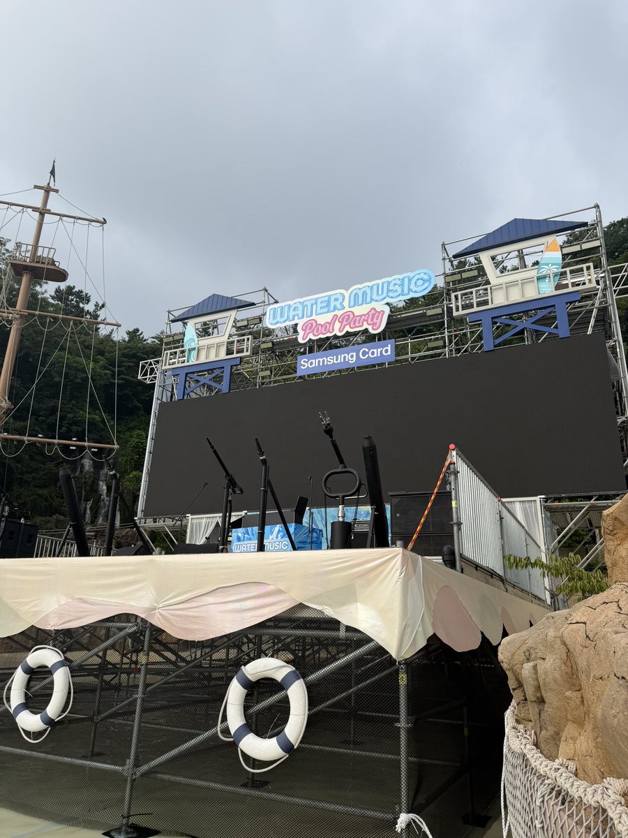 SURXER_'s tweet photo. 몇번이고또가고싶은환상의나라 🎪 https://t.co/FI9b8EigOJ