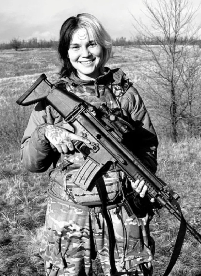DakdaR22's tweet photo. Eternal memory 🫡🙏

Lana Chornohorska ("Sati") was a journalist, artist, and volunteer who chose to defend Ukraine🇺🇦

This brave woman served as a drone operator after Russia launched its full-scale invasion.

Lana was killed by Russians on the Zaporizhzhia front on January 1, 2026, at just 26 years old💔

Her courage will be remembered.
Awesome woman💔🫡

Rest in peace,  heroine 🫡🙏