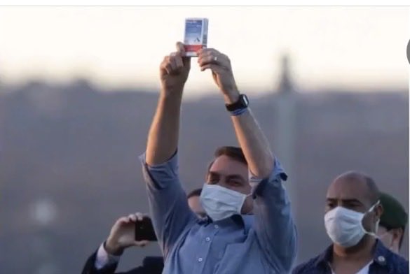 cida11081952's tweet photo. Herói !

O único governante no planeta que peitou a OMS e farmacêuticas ávidas por dinheiro , mesmo custando todas as sequelas e mortes .
Ainda o chamaram de genocida 

Que mundo desgraçado ! https://t.co/zgf26Ieorl