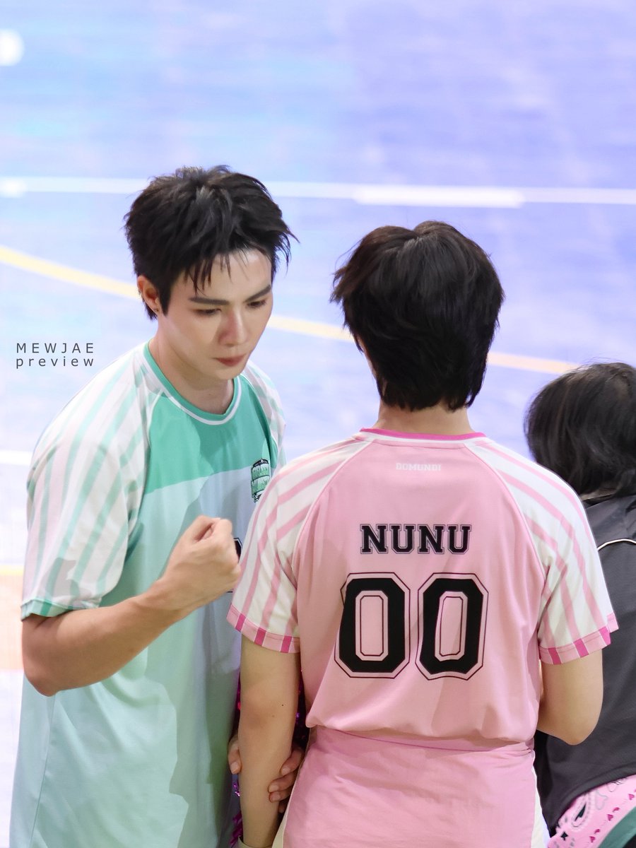 MEWJAExZEEPRUK's tweet photo. คนละสีแล้วไง 🤷🏼‍♀️

ZEENUNEW x ZON SUSU 
#กีฬาสีซีนุนิวสุดเจ๋ง

DOMUNDI SPORTS 2026
#DMDSportsDay2026

@zee_pruk #ZeePruk 
@CwrNew #NuNew https://t.co/0FRBdsoBDd