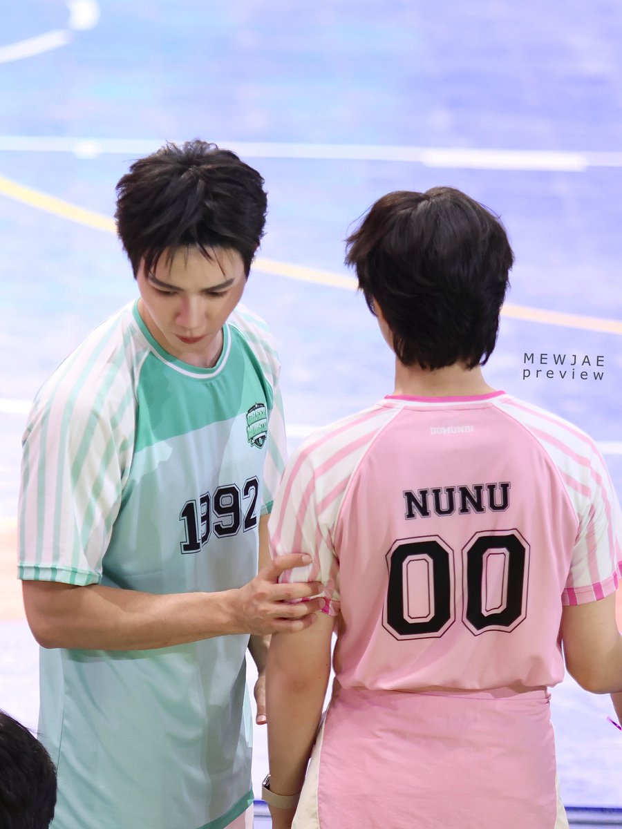 MEWJAExZEEPRUK's tweet photo. คนละสีแล้วไง 🤷🏼‍♀️

ZEENUNEW x ZON SUSU 
#กีฬาสีซีนุนิวสุดเจ๋ง

DOMUNDI SPORTS 2026
#DMDSportsDay2026

@zee_pruk #ZeePruk 
@CwrNew #NuNew https://t.co/0FRBdsoBDd