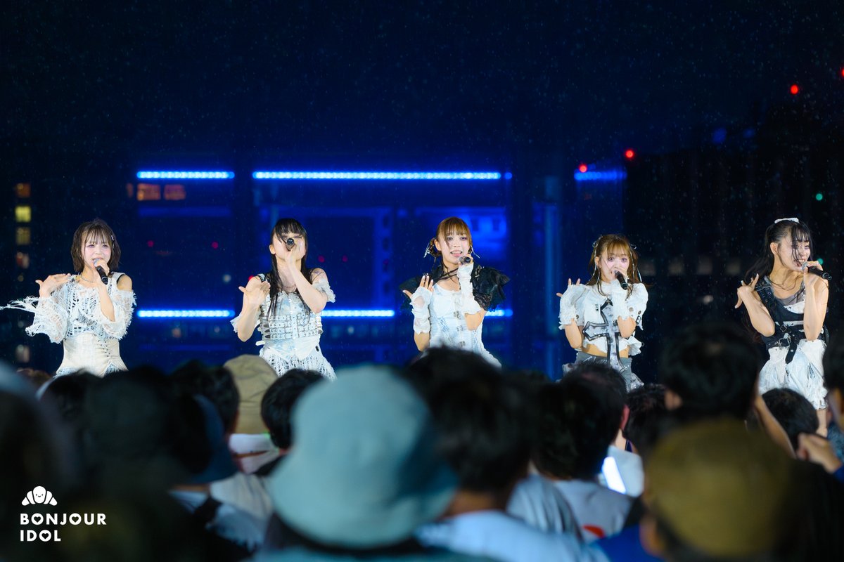 bonjour_idol's tweet photo. 【#TIF2026 - Saturday】

The rain did not stop SITUASION from rocking up the SKY STAGE, lit up by a beautiful evening city skyline 🏙️

@SITUASION_INFO  @TIP_TIF_staff
#SITUASION #BonjourIdol https://t.co/pgqljmbbMF