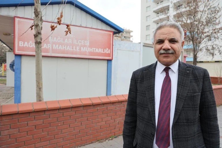 CorBeau1950's tweet photo. @Slck100 Diyarbakır Bağlar ilçesi Bağcılar mahallesinin nüfusu 160.000 iki tane bu mahalleden bir İzlanda çıkıyor. Muhtarlığı nüfusuna göre çok mütevazi değil mi sizce de? https://t.co/hjIaNsbuSp