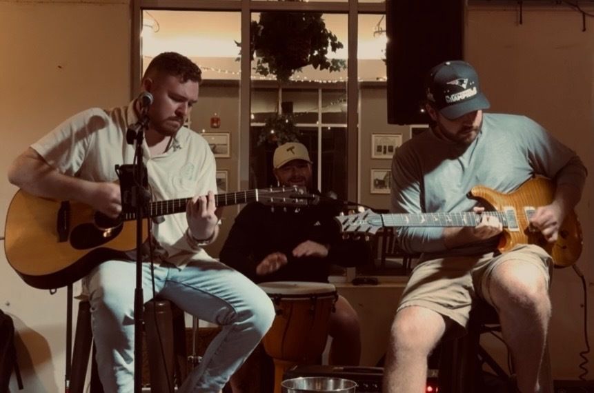 FinnegansDelray's tweet photo. LIVE MUSIC TONIGHT 8PM: Nightjar is an acoustic–electric duo known for its blend of classic rock, blues, and modern hits #live #music #delray #boca https://t.co/klZy4M7151