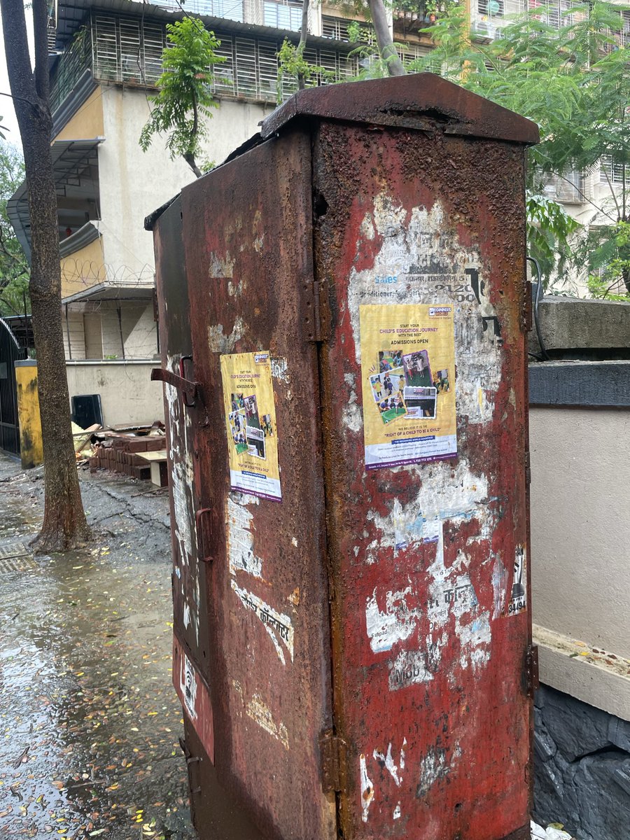 mariakauriam's tweet photo. Does anybody know who’s backing that #school in #Sanpada? Don’t know what they are teaching to the kids but all I see is systematical #vandalization of public property in sanpada #NaviMumbai. They blocked me on a phone and they are never open so I can’t talk to them 🤷🏻‍♀️ https://t.co/aou25v8O8e