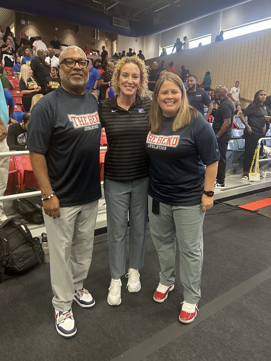 FBISDAthletics tweet picture