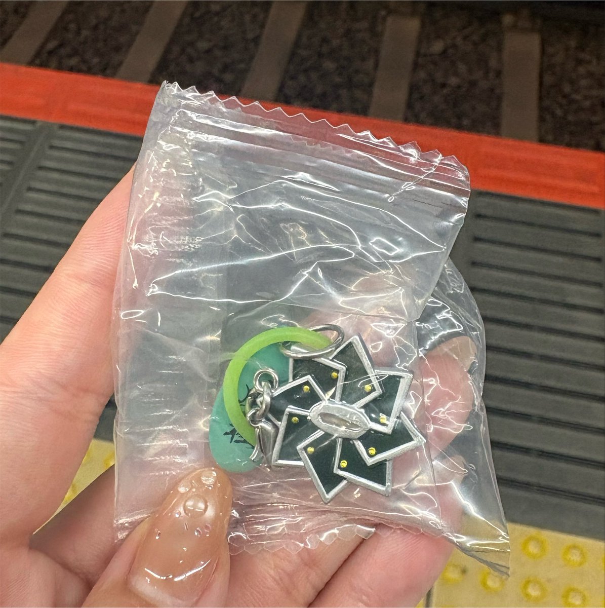 WEST_0330's tweet photo. 【交換】
鬼滅の刃 日輪刀 めじるし マスコット 鬼滅

譲
不死川 実弥（風柱）

求
冨岡 義勇（水柱）
煉獄 杏寿郎（炎柱）

都内手渡し優先、郵送交換も可能です。

お声掛けのほど宜しくお願い致します。 https://t.co/nd2e7awMn8