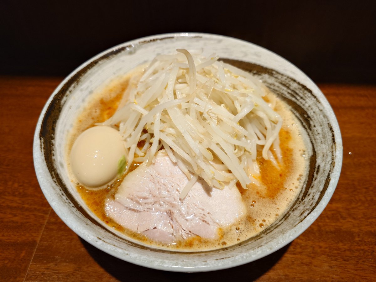 hamaken14's tweet photo. 今日一杯（20杯目）
一ヶ月振りのづかちゃん港南台‼️
限定A辛いラーメン塩麺少なめ🍜

呑んだ後には少なめが丁度いい👍️

何も増さないとあっさりスルスル行ける🥢
今日も美味しい一杯をありがとうございました🥚
#麺屋づかちゃん港南台店 
＠zukachan2goten https://t.co/qCmnb9xixg