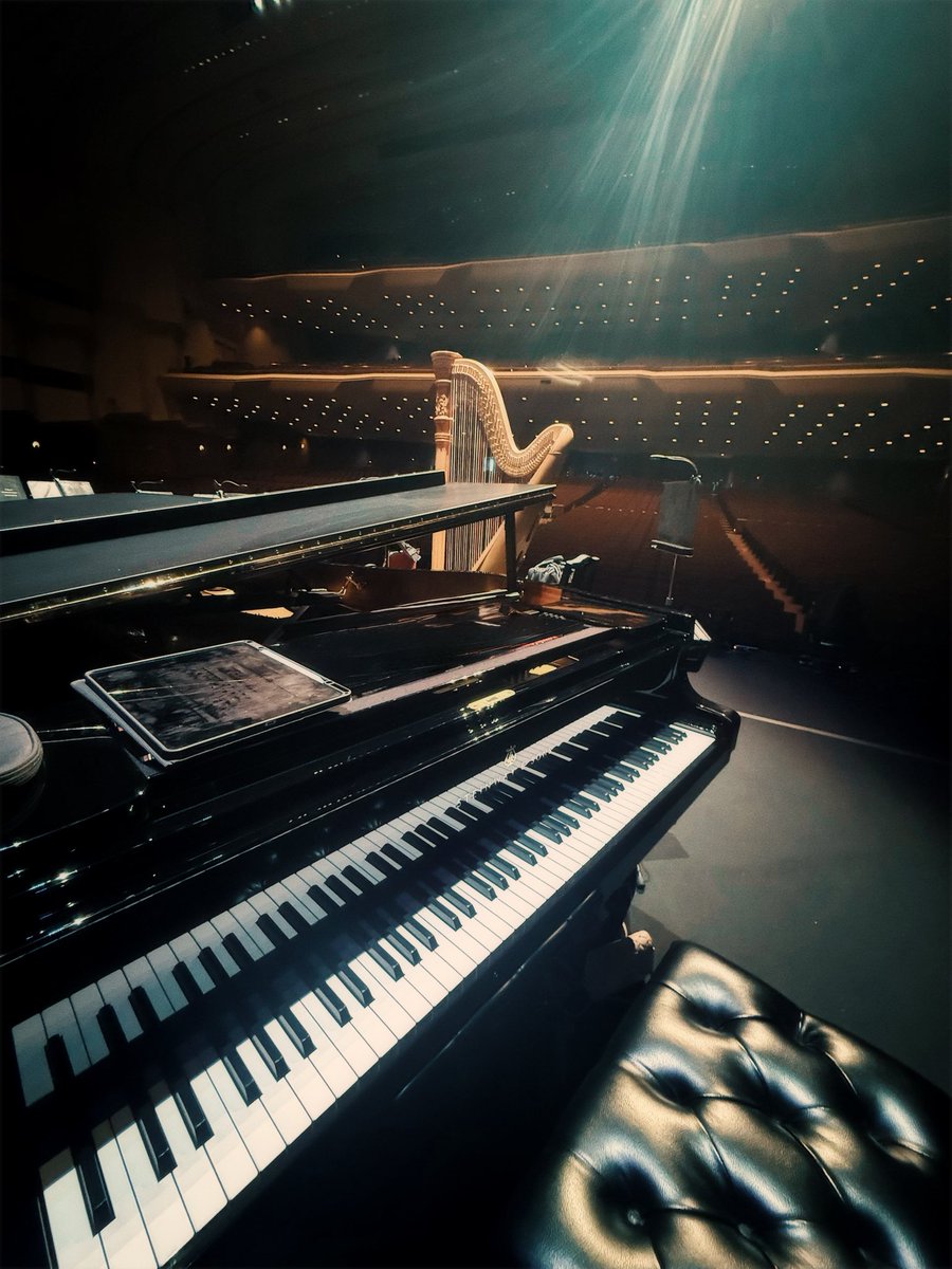 keicocopiano's tweet photo. #葬送のフリーレン Film Concert🪄
@パシフィコ横浜　

ピアノ弾かせて頂きました🎹✨

#milet さんの歌声と🎤
FF14でもご一緒している栗田先生の指揮、
東フィル＋ゲストプレイヤーの皆さんと、#EvanCall さんの素敵な楽曲を演奏出来て嬉しかったです✨

#フリーレン
#frieren #フリーレンコンサート https://t.co/BEBZcNT66B