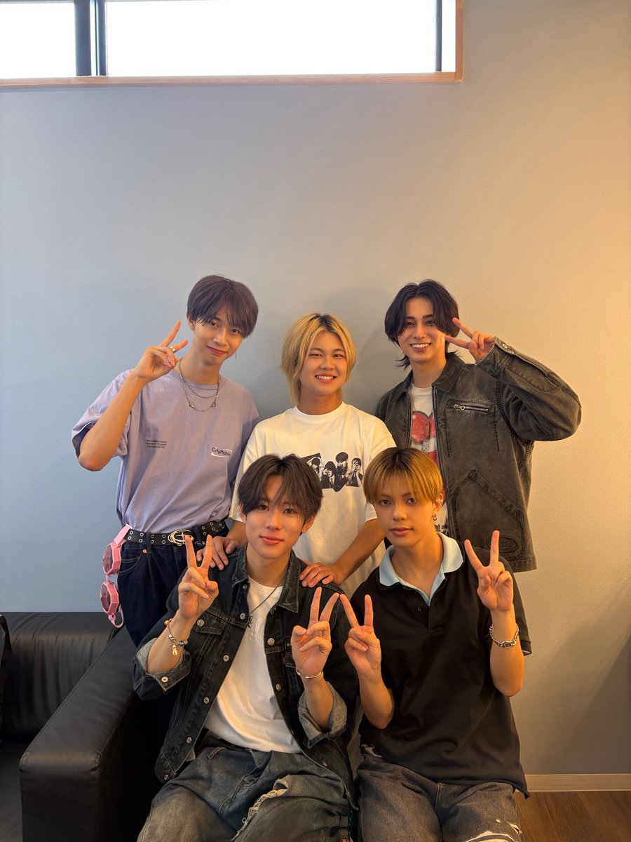 pachijimin's tweet photo. MCとてもきんちょしたです🫨
みなさんとても可愛いかたです💜
今日はみなさんありがとごじゃました🐣

@FANMEETING_NEO 
#児島歩夢 #神元理丘 #宮崎真佑 #藤芳辰弥 https://t.co/ul7afel4VP