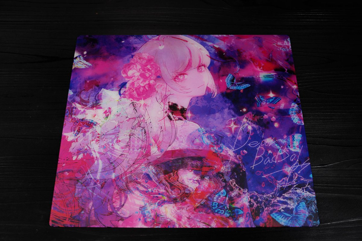 SkineGamingGear's tweet photo. 緋蝶ガラスパッド
製品仕様：490×420mm
 1.5mmガラス + 0.8mm金型成形シリコーンベース
表面：独自開発細粒子高速コーティング
パッケージ：特注マグネット式両開きボックス https://t.co/35hFWaFoin