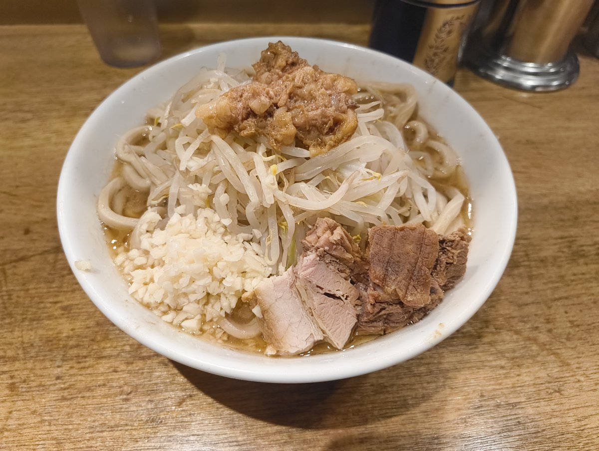 aototoro50's tweet photo. 反町　men yard fight えびらーめん（mo）
7/23の夕食
このかなりごわごわの麺がいいです
湯で時間が長くなるため
経営を考えるとこの麺は採用しないのですが
店主さんには感謝です https://t.co/bjTPzM4FNK
