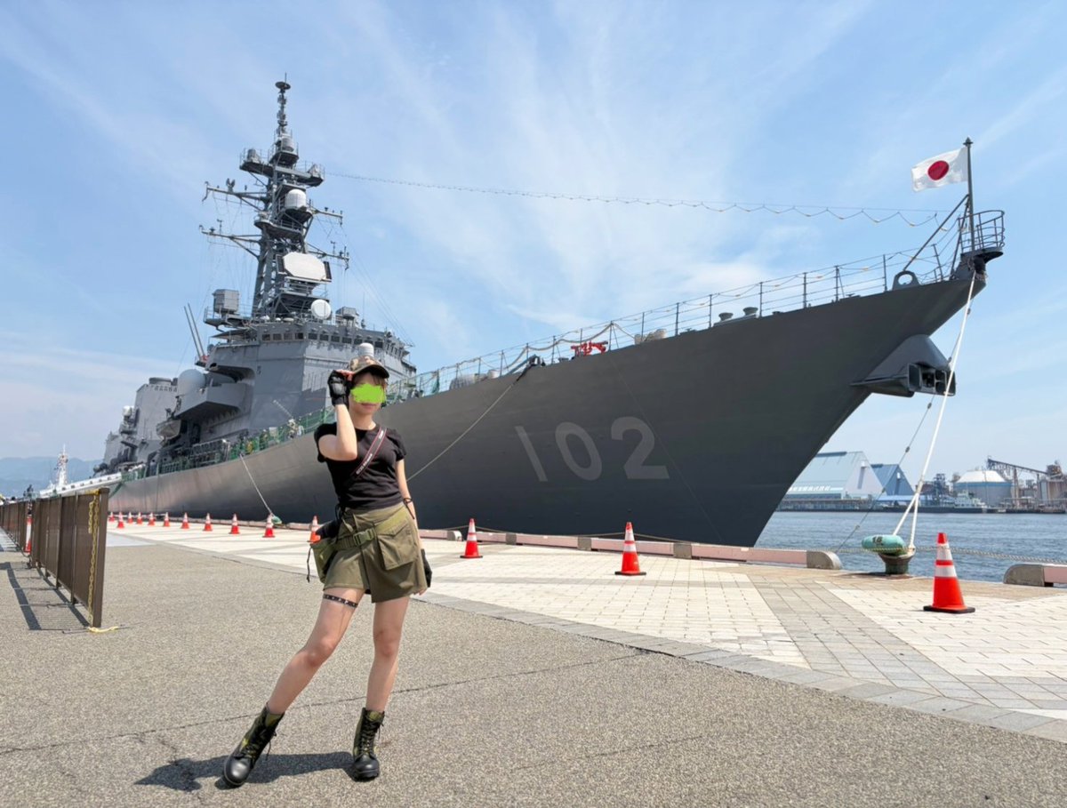 c_2_my's tweet photo. ツーショ⚓️
#護衛艦はるさめ
#清水マリンフェスタ
#清水みなと祭り https://t.co/fhwIzxeaKO