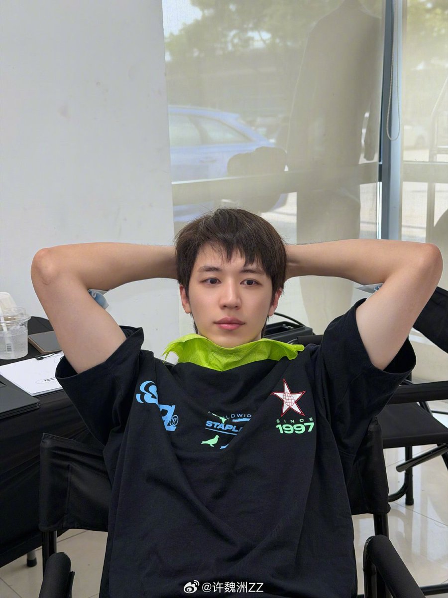 moonlight180924's tweet photo. 暑いよね。
最近暑さが異常だから、車内がエアコン入れても暑いんだよね。🥲
屋根とかドアとか火傷しそうに熱いもん。
cr.許魏洲ZZ
#許魏洲 #xuweizhou #timmyxu https://t.co/azgUsHWEts