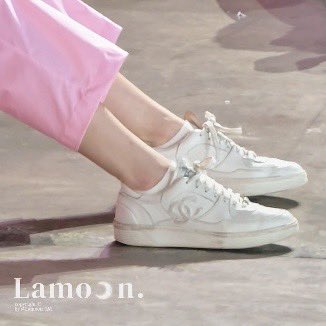 rita_std's tweet photo. ถ้างานแข่งกีฬามีฝ่ายชายเป็นวินเมใส่ Prada ฝ่ายหญิงก็มี หมิว ณัชชา ใส่ Chanel เริ่ดดดดด https://t.co/VqEffzWdXN