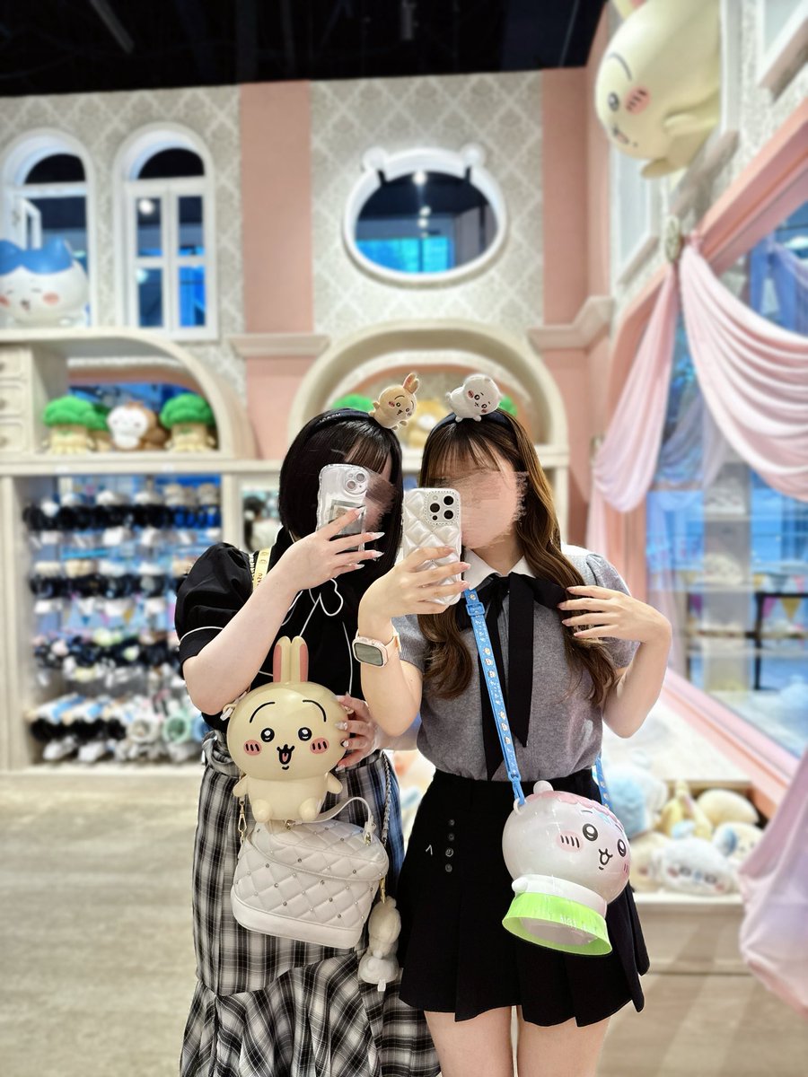 imucapopo's tweet photo. 映画とパークでちい活してきた🤍ྀི
セイレーンちゃんに会えたよꧦ𐅁𐀸𐋠𛰙᭜𖫲𖫳𖫴𖫰꛰ﯩᩝ︪᭜𖫴𖫳𖫲𖫰꛰ީᩝ𛰚 ❤︎
ちいかわ、一緒に秘密守ろうね😭

#ちいかわ      #映画ちいかわ https://t.co/eTAE5ulCHD
