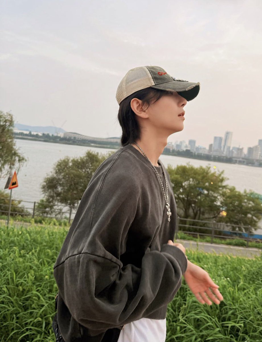 shuasmedia's tweet photo. joshu_acoustic instagram update 🤍 #조슈아 

Lost in the sunset 🌅 https://t.co/ptaX0WwNDk