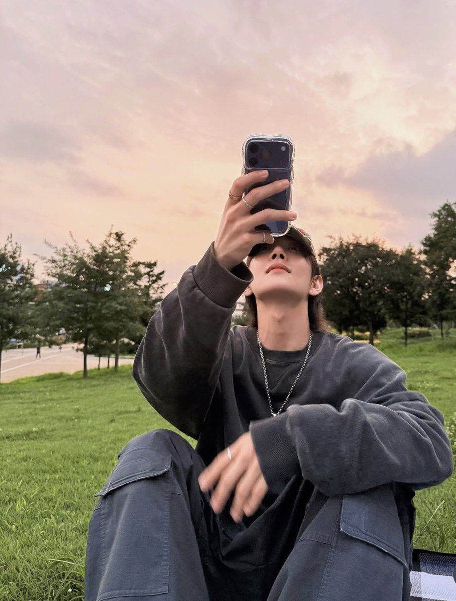 shuasmedia's tweet photo. joshu_acoustic instagram update 🤍 #조슈아 

Lost in the sunset 🌅 https://t.co/ptaX0WwNDk
