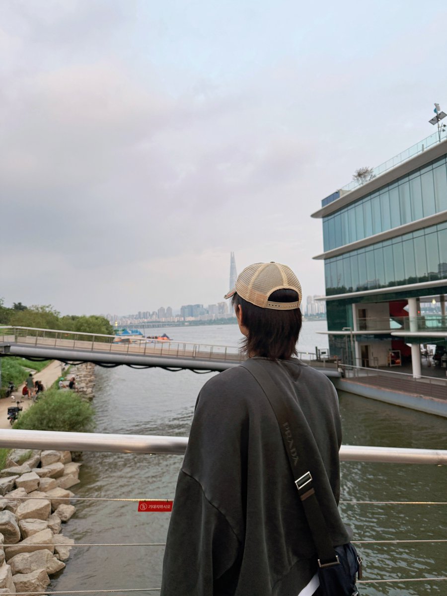 joshushushu_svt's tweet photo. #JOSHUA #조슈아 joshu_acoustic insta

"Lost in the sunset 🌅" https://t.co/D9If57xoIj