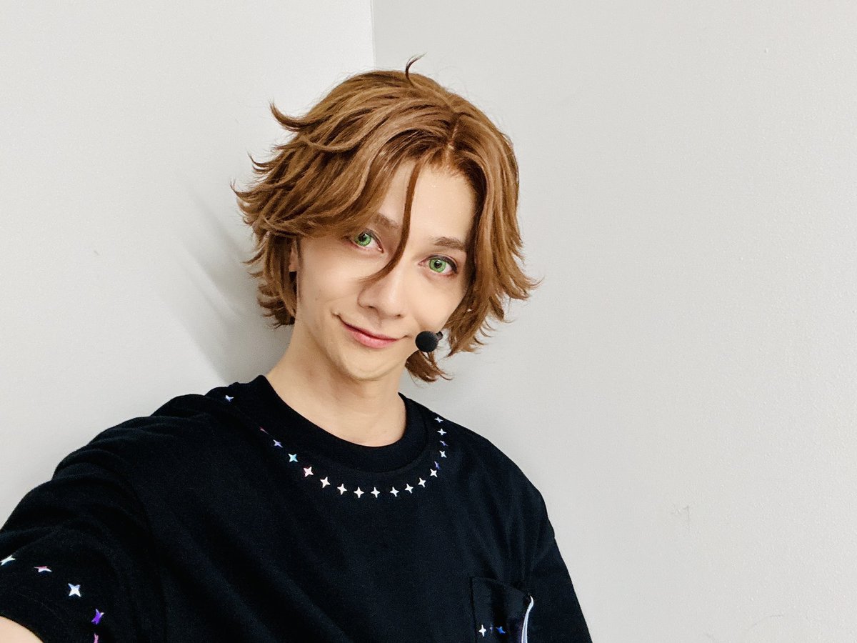 shojiro_yokoi's tweet photo. 『あんさんぶるスターズ！THE STAGE』
-10th Anniversary LIVE- 
初日、ありがとうございました。
盛大なお祭りの幕が開きました。幸せです。
そしてこれからも続きます。もっと幸せです。

どこへだって満開の幸せを届けられるよう走り続けるぞおおおお！

#あんステ
#MaM https://t.co/uSNrA2PIIc