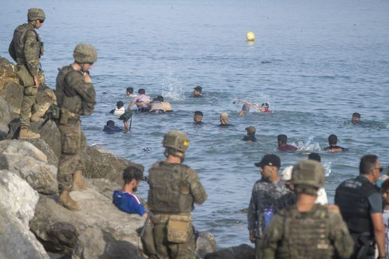 veintimillapie's tweet photo. Marruecos ha encontrado el punto débil, si esto es una guerra híbrida, España no tiene manera de responder https://t.co/GuHWR6hzQ2