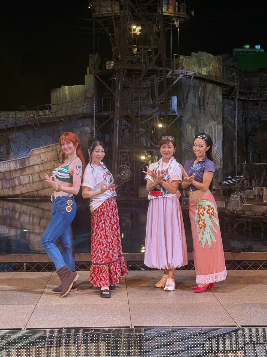 Eiichiro_Staff's tweet photo. 【USJで開催中！】
⠀
先日7.30(木)より #USJ で
『ワンピース・プレミア・サマー 2026』が
開幕しました☀️
⠀
アトラクションショー『プレミアショー』では
ナミ役 #岡村明美 さん＆
ロビン役 #山口由里子 さんが登壇！
その時の写真がこちら📸
⠀
#ONEPIECE https://t.co/1211AivME8