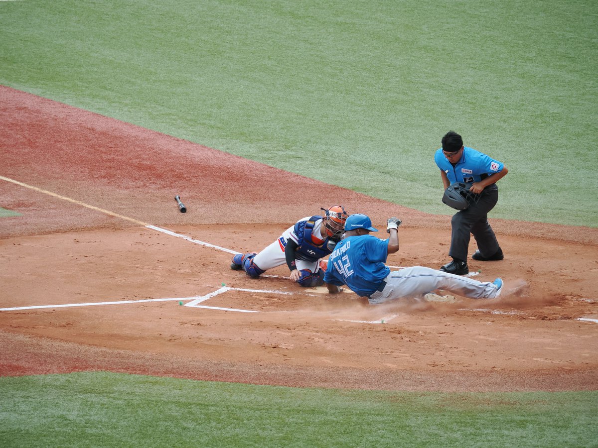 INABA_929's tweet photo. ホームに突入するエドポロ選手。

残念ながらアウトでした・・・。

#lovefighters https://t.co/R8Kd1xROXa