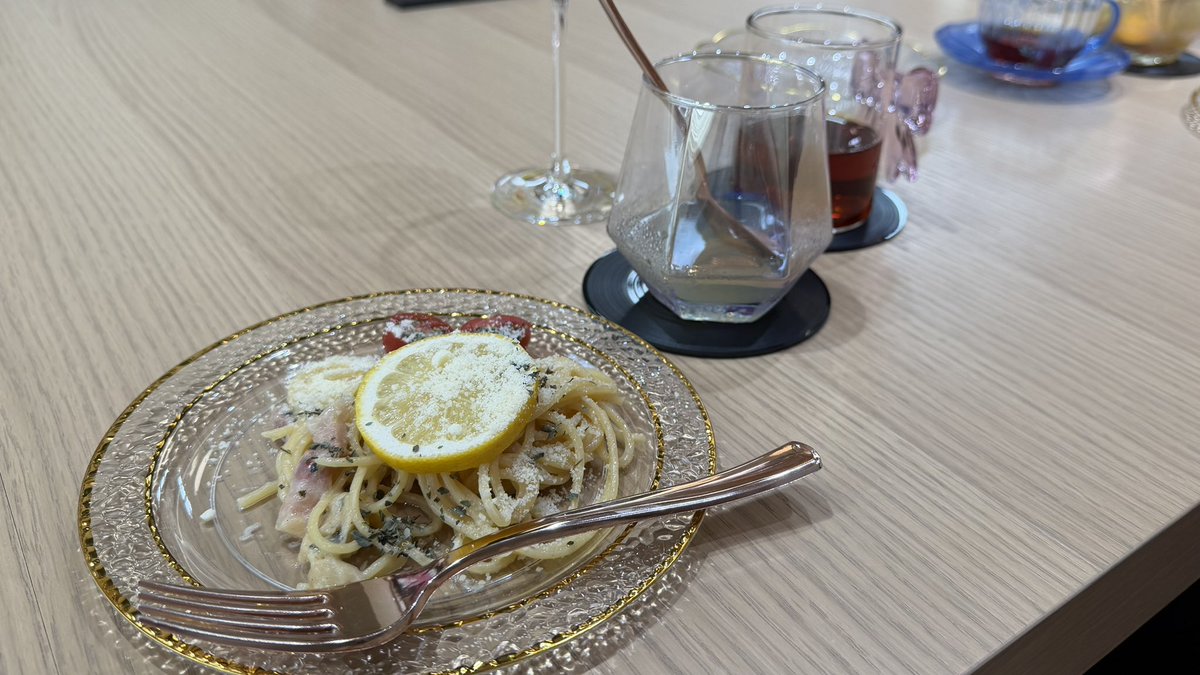hashsh88's tweet photo. せきこみごはんさんに、
ごはん作ってもらいましたᐡ⸝⸝⊃ ·̫ <⸝⸝ᐡ
昨日ようやく行けたライブも今日のお茶会も楽しかった😽💫改めてごはんさんの作る音楽がだーいすき🙏🏻💞✨ https://t.co/13l29NW5uU