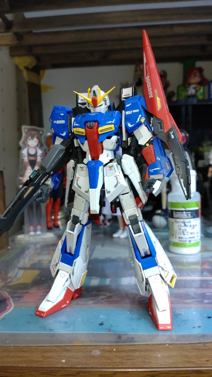 ananangli3's tweet photo. 次に何を作るか考え中😑
棚でグラつきぎみだったRGゼータ、整えて立たせました✨
色々言われがちなキットだけど、この大きさで(慎重にやれば)変形もできるし私的には大好きなキットです😊
#ガンプラ
#ガンプラ好きと繋がりたい https://t.co/n7XGCXLQ70