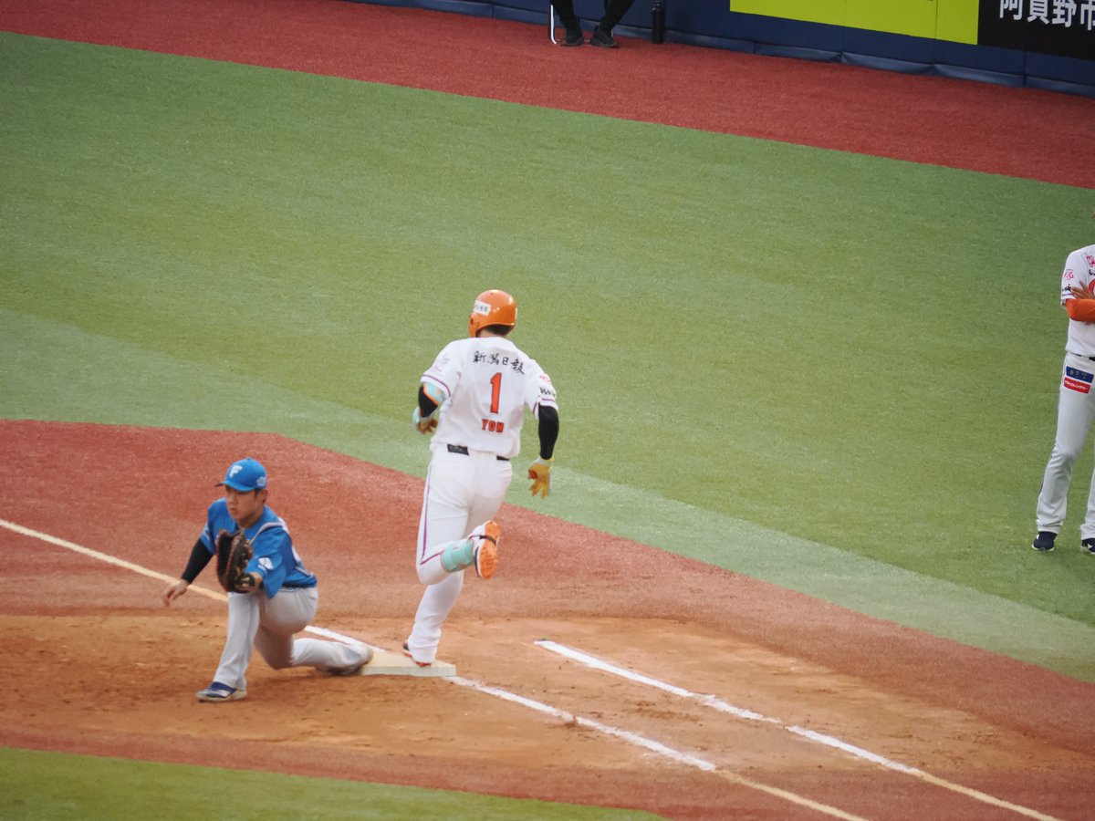 INABA_929's tweet photo. 引退会見を行った陽岱鋼選手。

#オイシックス新潟アルビレックスBC
#陽岱鋼 https://t.co/h94NyxYDZu