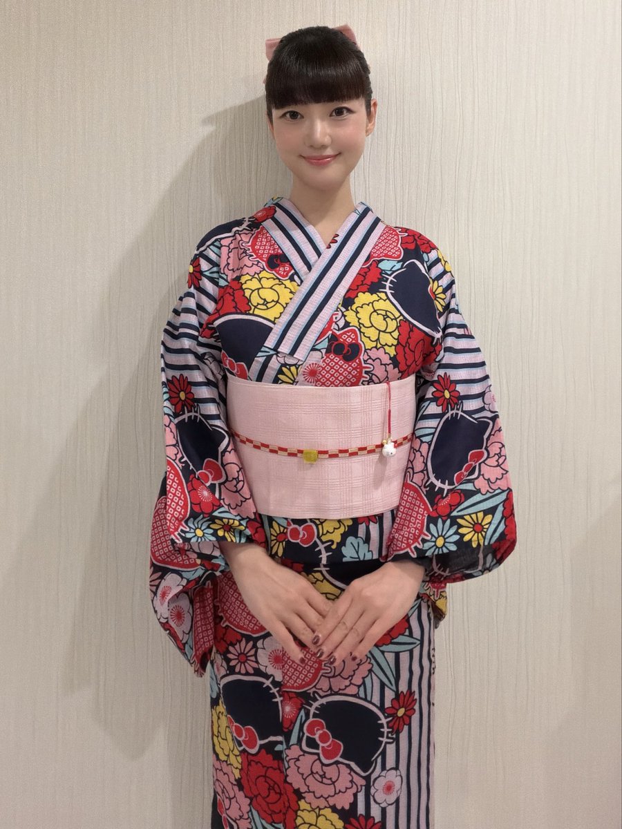 KimonoLibre's tweet photo. もっと早くに君と出会っていたかったよ🥺

実はこの浴衣、真っ白と紺色のストライプでもっと鮮やかな縞模様だったんだよー。ちゃんと単品で洗ったのに赤と紺が溶け出して白地がくすんだピンクになってるの。

はぁ…2回目だけど言うよ。もっと早くに君と出会っていたかった…🥺 https://t.co/7mJk0KHQ9S