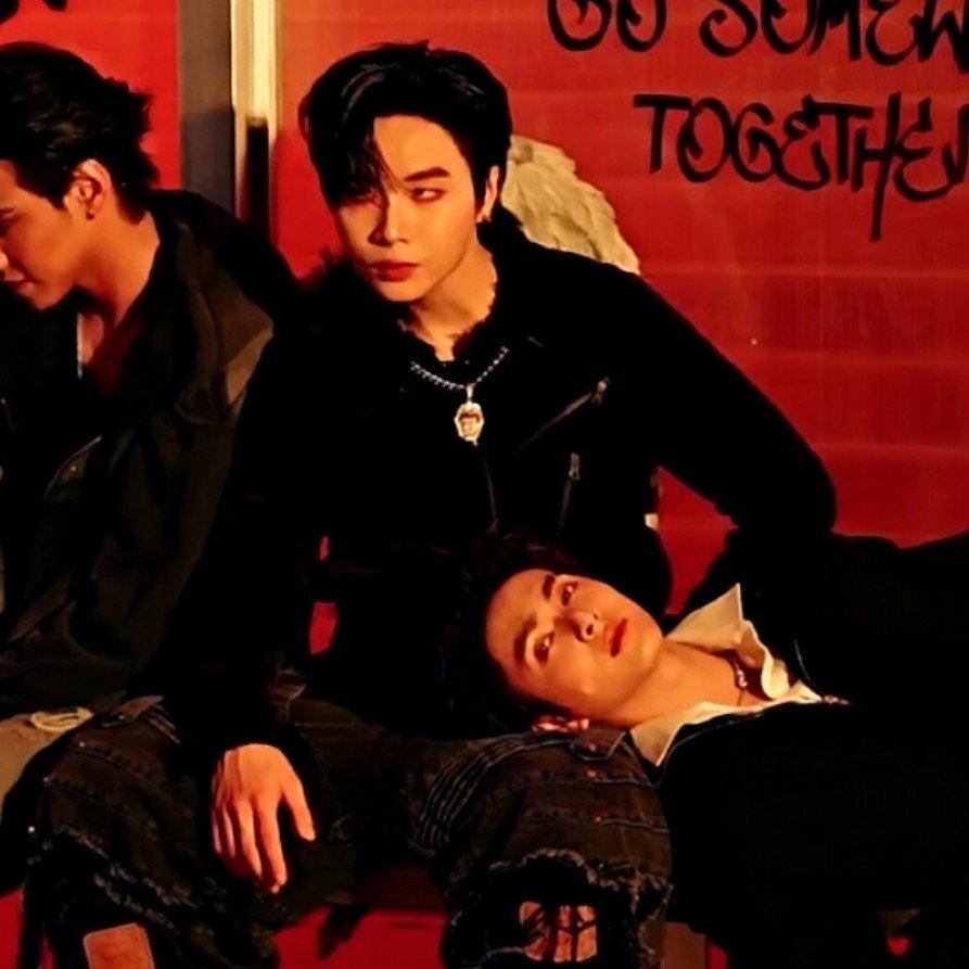 lillybaek's tweet photo. เอาจริงนะจั๋งมันหล่อมากอ่ะ แต่มันหล่อแบบไม่ใช่คนดี หล่อแบบตัวโกงอ่ะ หล่อแบบไม่เป็นมิตรสุดๆ https://t.co/UPvfysRTpM