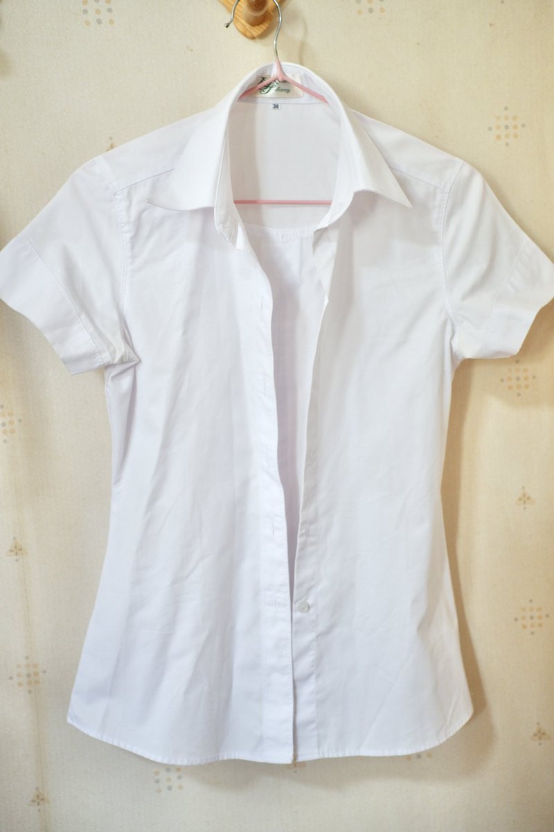 fromYEENtoYOU's tweet photo. ส่งต่อเสื้อนักศึกษา มีสาบหลัง ใส่ไปไม่กี่ครั้ง

เสื้อร้านนิสิต 230฿
- ไซส์ M อก 34
- ผ้านิ่ม
- มี 3 ตัว

เสื้อร้านมุมทอง 130฿
- ไซส์ M อก 34
- มี 2 ตัว
- มีตำหนิ เพิ่มเติมในเมนชั่น

เสื้อร้านกระดุมทอง 100฿
- ไซส์ 30 อก 31
- ใส่ไปครั้งเดียว

ส่งฟรี

#ส่งต่อชุดนักศึกษา #ร้านนิสิต https://t.co/VL46P9cpgG