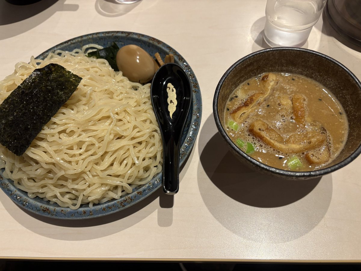 k_rock_mode's tweet photo. めっちゃうまい味噌のつけ麺に出会えたなう🍜 https://t.co/Sl8FLFgdmf