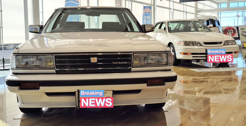 Ai300198201's tweet photo. 運良く？以前に他の店舗で見せていただいた更に古いチェイサーと並んでいました。
いつもありがとうございます。
#トヨタ
#TOYOTA 
#マーク2
#チェイサー https://t.co/26fMSZU80I