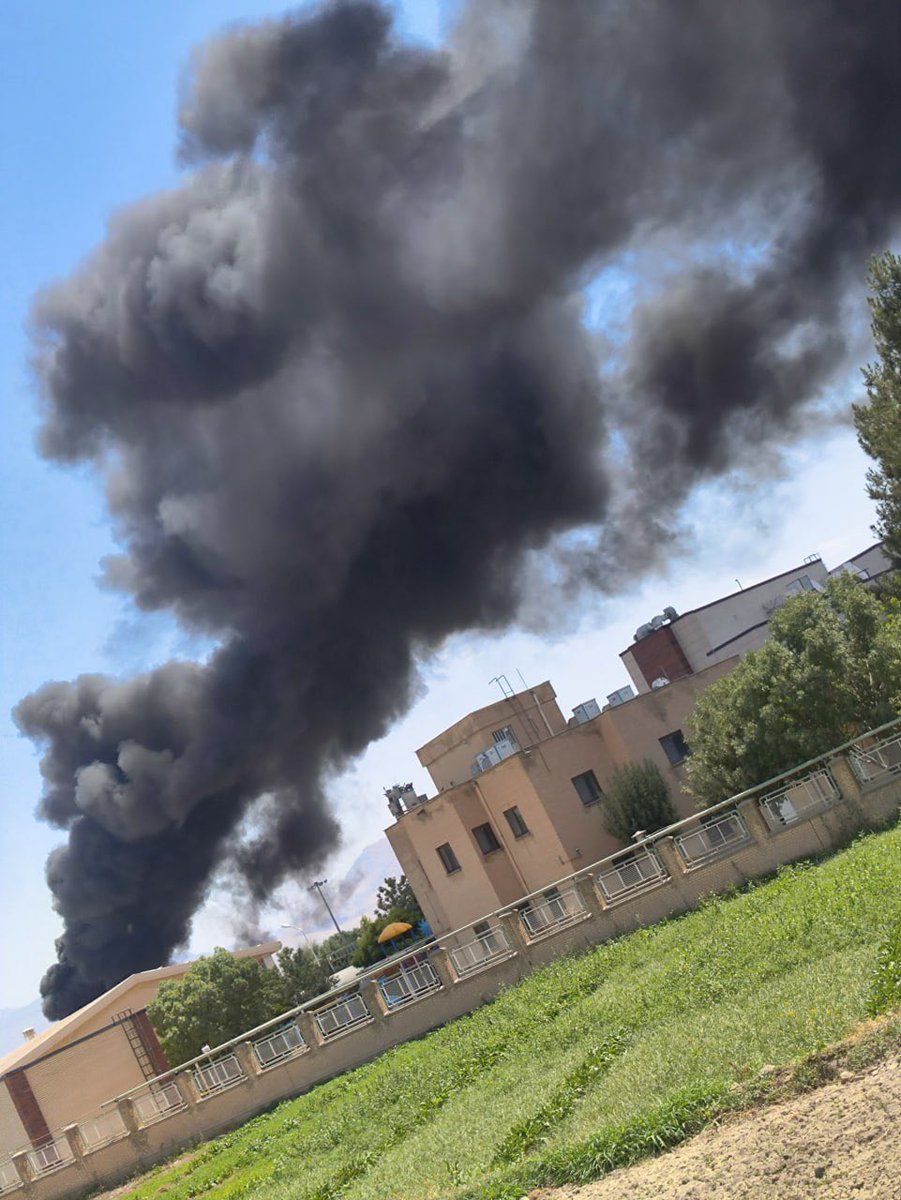 WW3_Monitor's tweet photo. FIRE ONGOING IN BORUJERD, IRAN

🇮🇷🇮🇷‼️‼️‼️‼️‼️‼️‼️‼️‼️‼️‼️‼️‼️ https://t.co/oDIegXUZmg